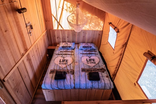 Master-bedroom with queen-size bed