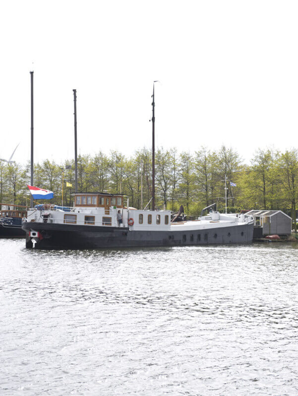 Houseboat Zaandam Luxury family houseboat with sauna near Amsterdam