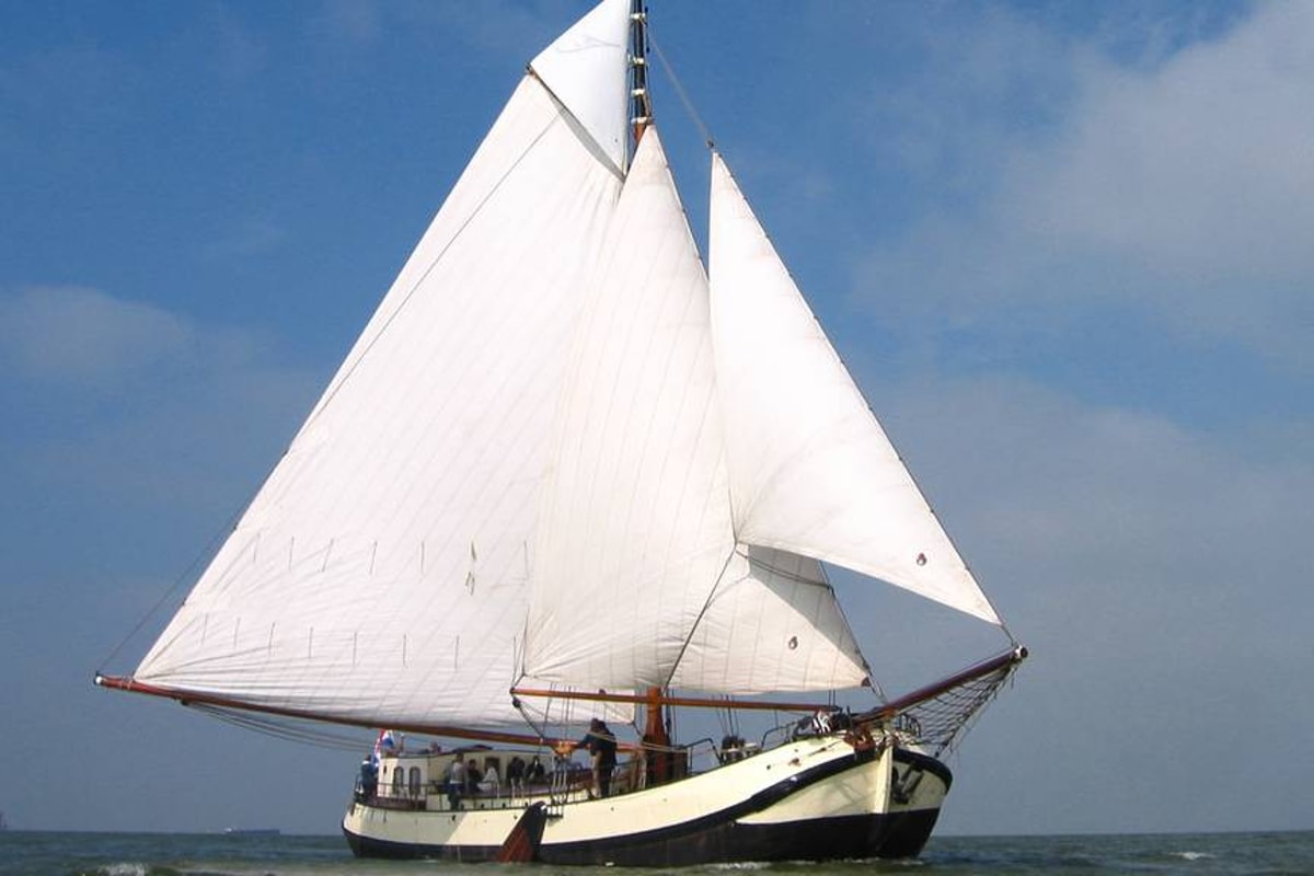 Sailing ship Muiden Cozy classic sailing ship Liz Sleeps 12