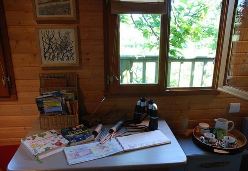 A small nook beside the window